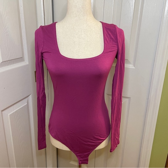 Fashion Nova “Anything but Square” bodysuit - Picture 2 of 8